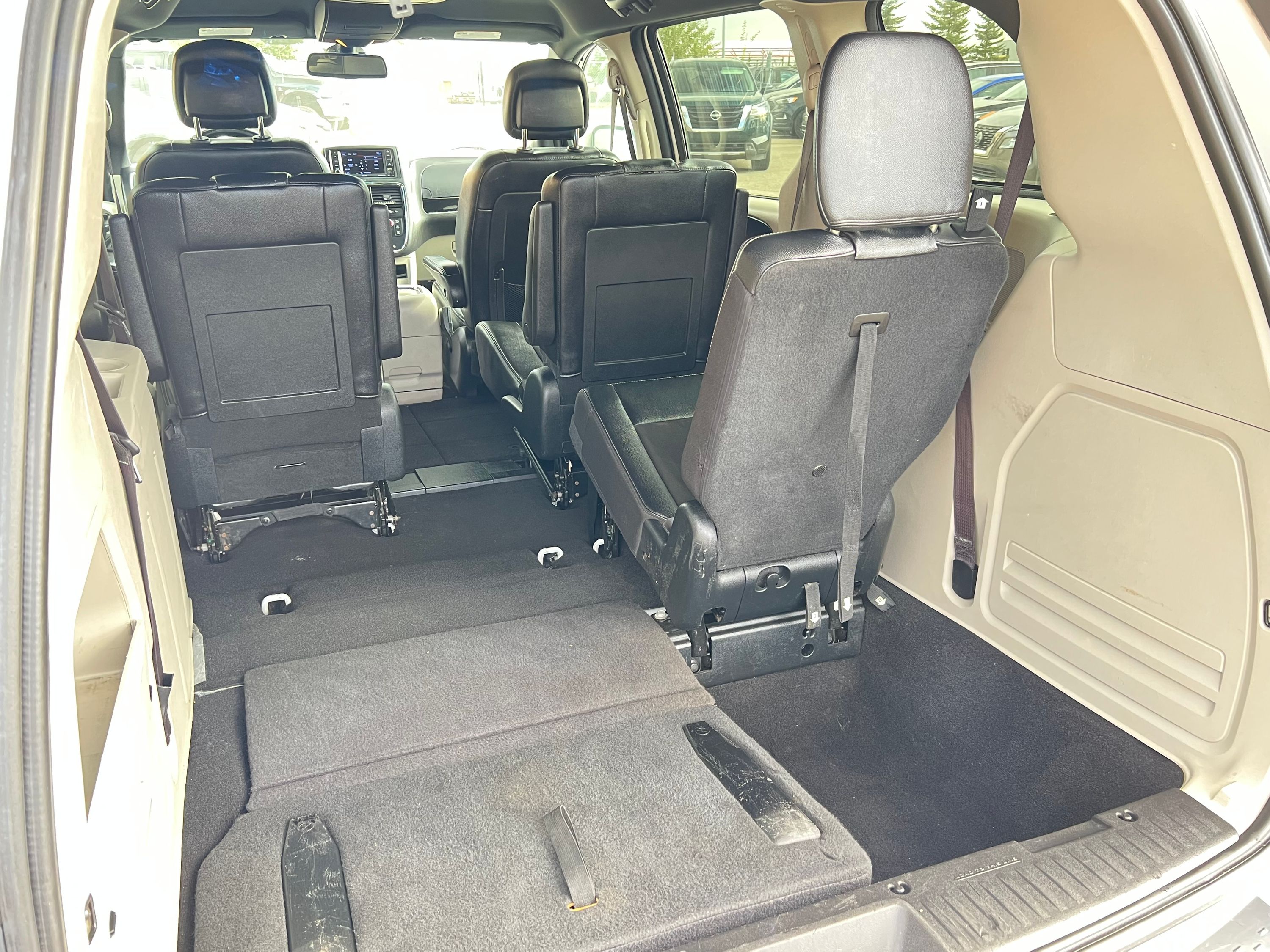 2019 Dodge Grand Caravan SXT Premium Plus - Image 10