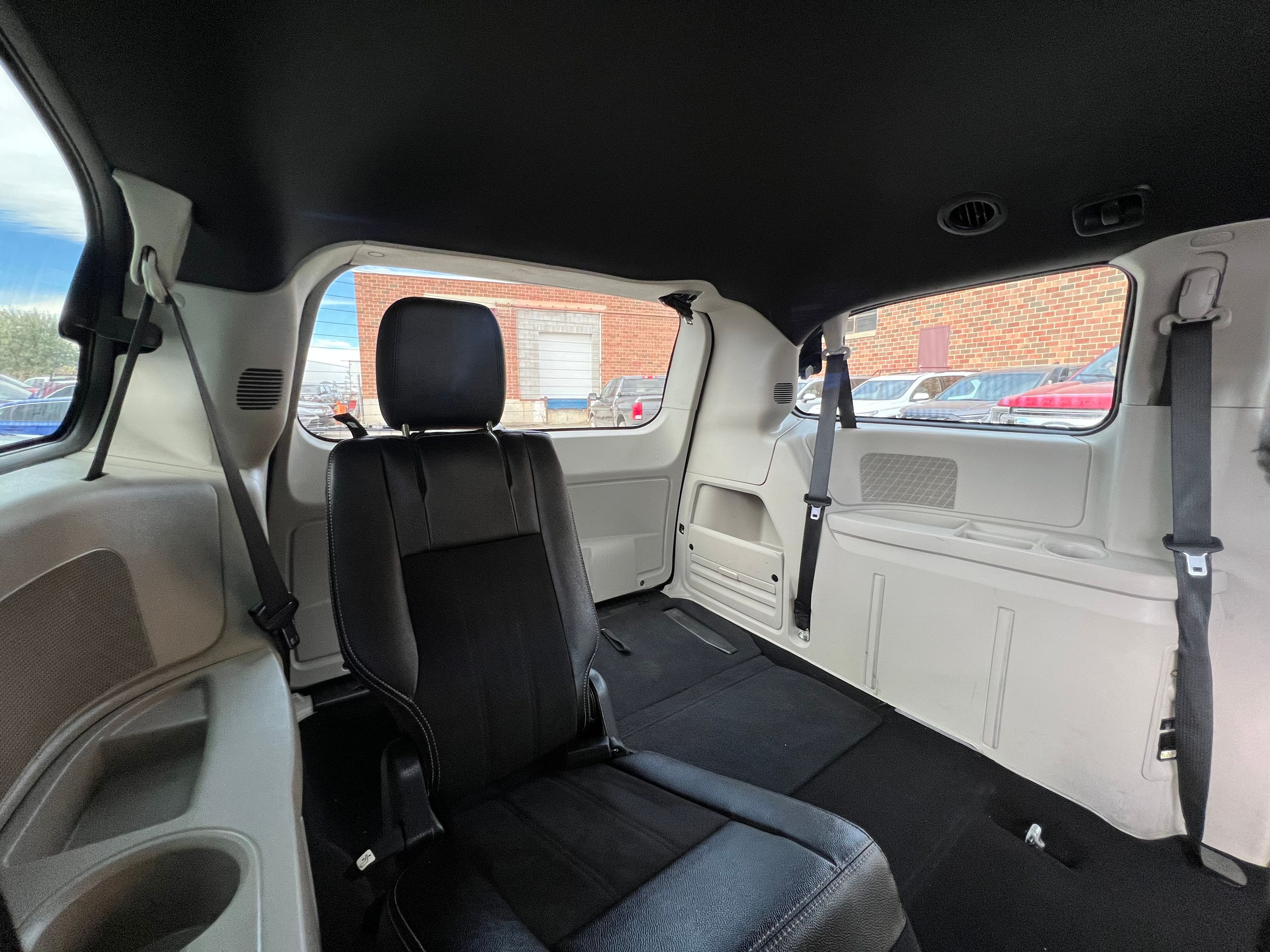 2019 Dodge Grand Caravan SXT Premium Plus - Image 15