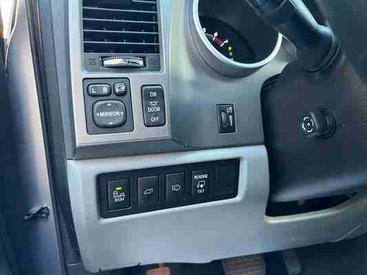2017 Toyota Sequoia Limited, photo 17