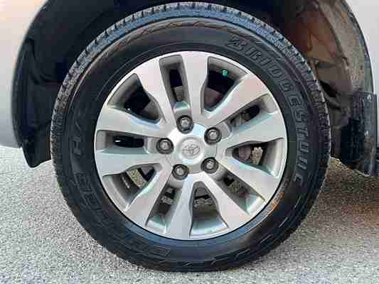2017 Toyota Sequoia Limited, photo 9
