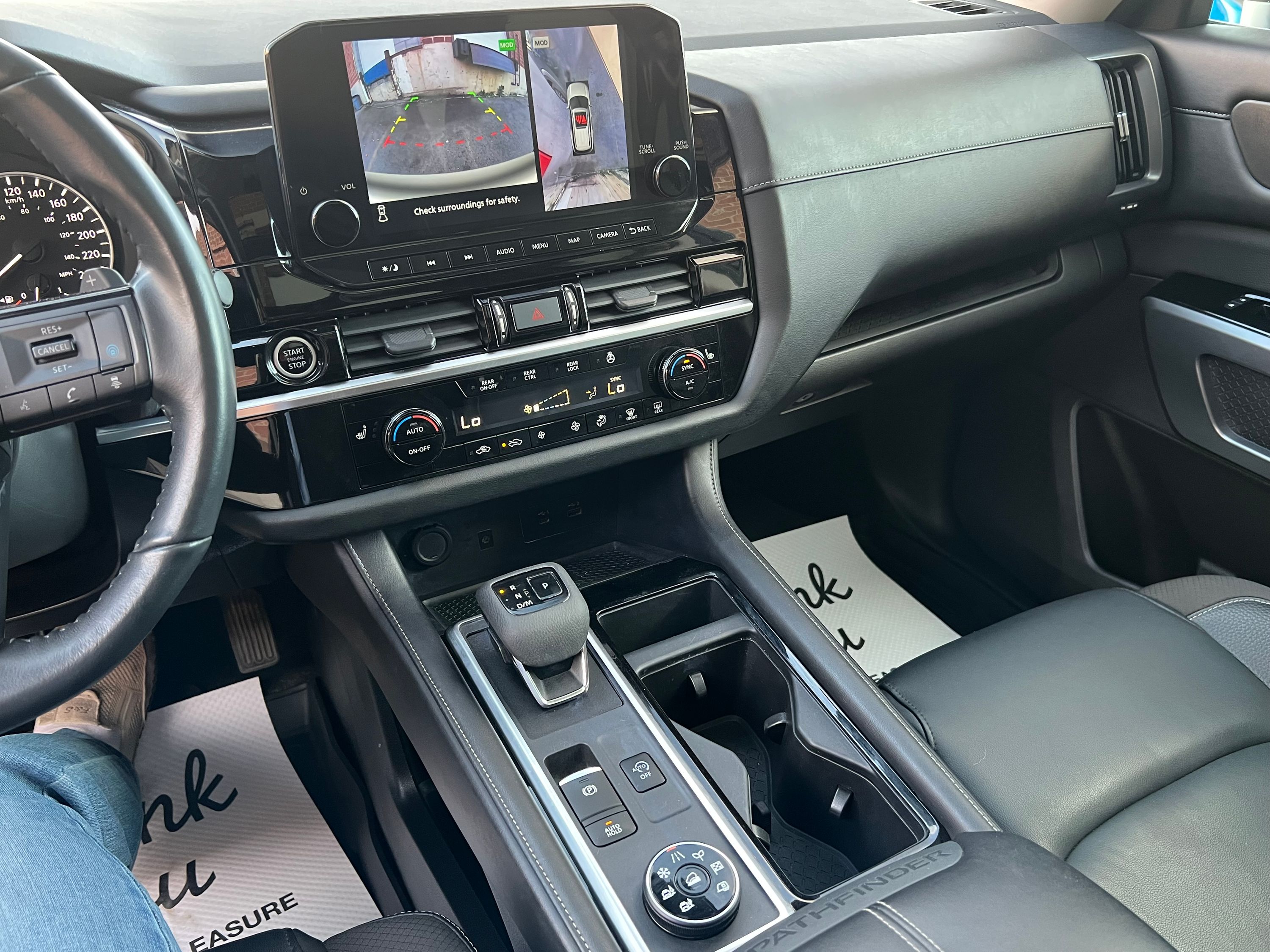 2022 Nissan Pathfinder SL Premium - Image 19