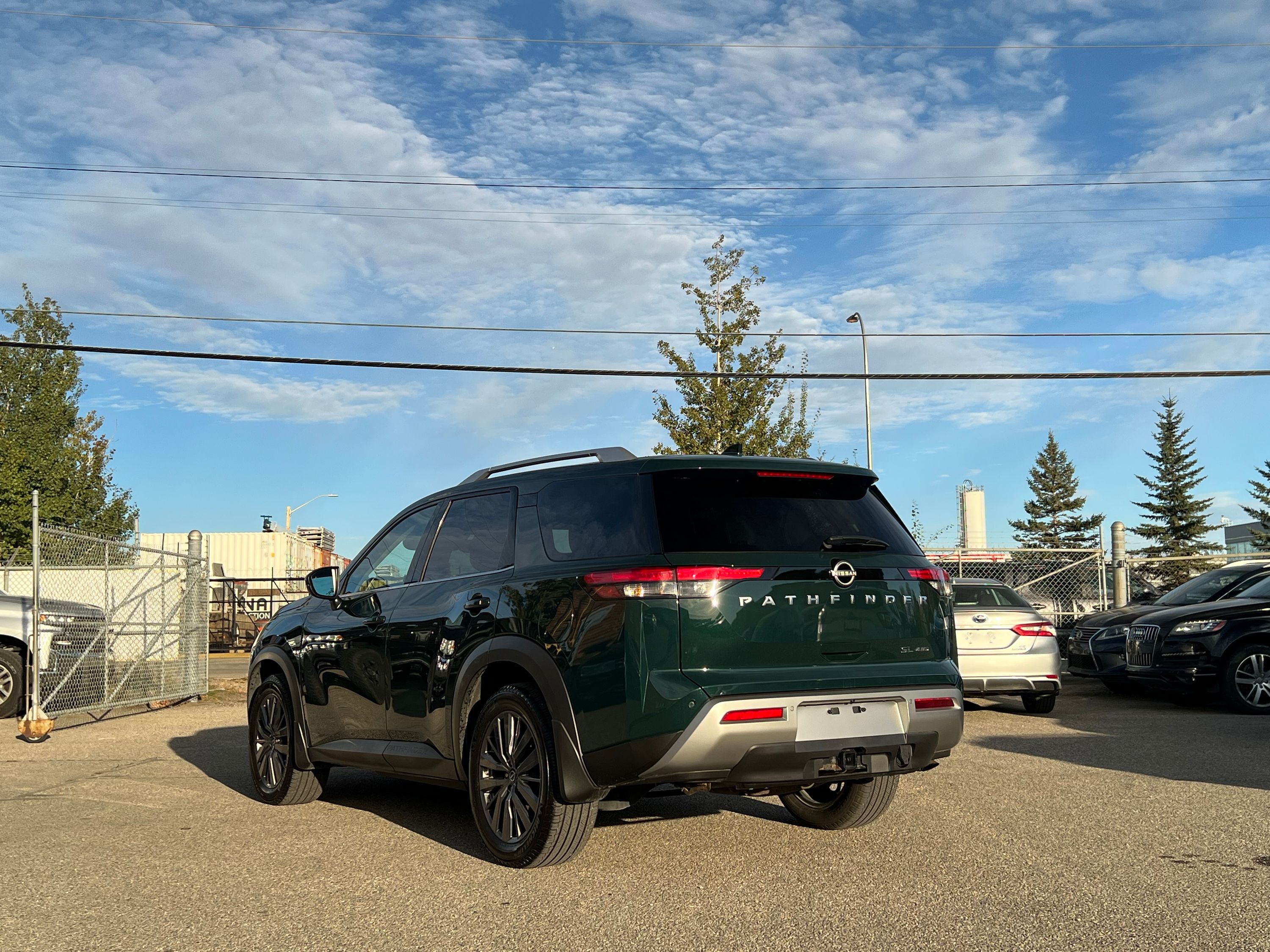 2022 Nissan Pathfinder SL Premium - Image 5
