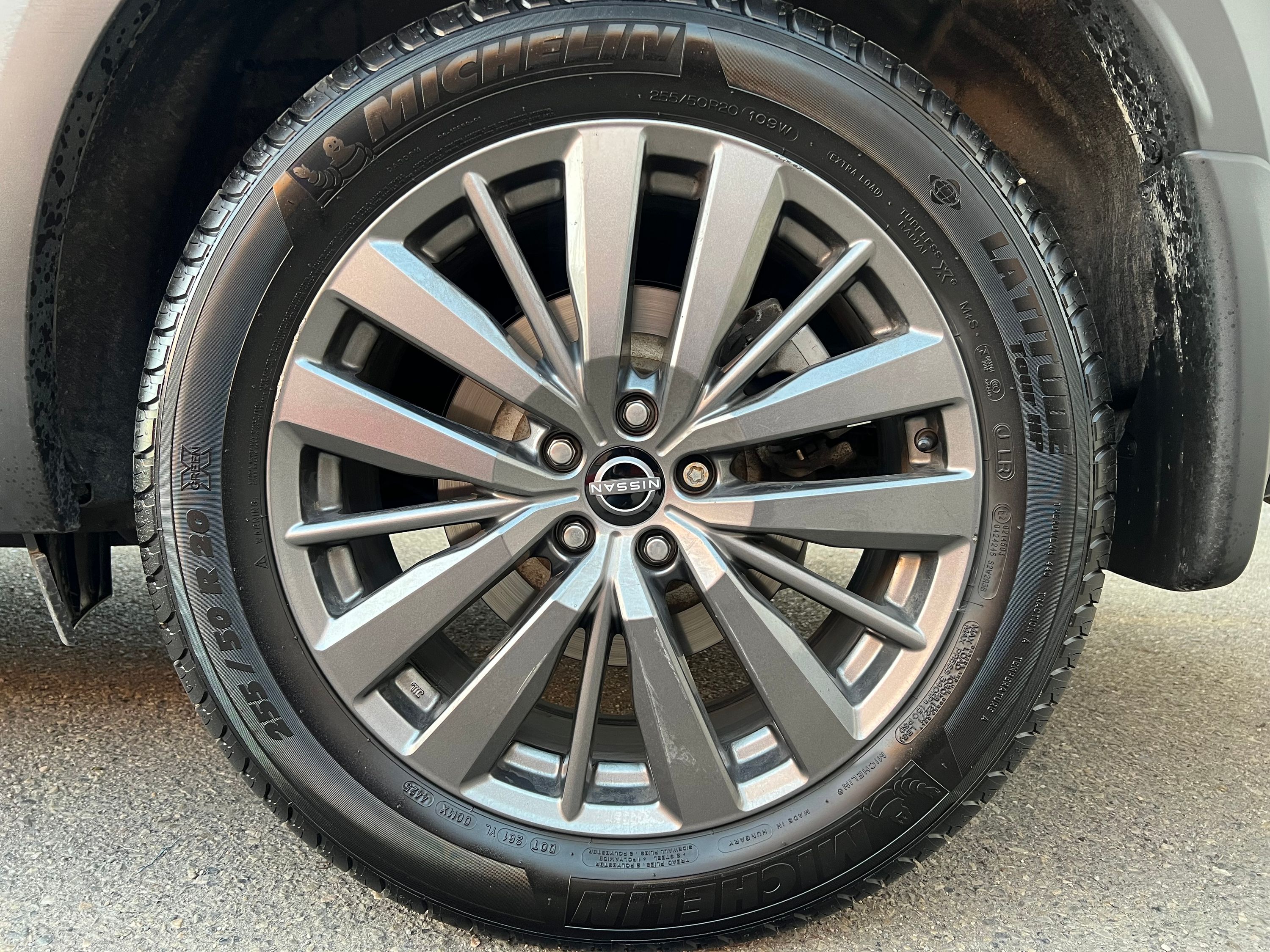 2022 Nissan Pathfinder SL Premium - Image 9