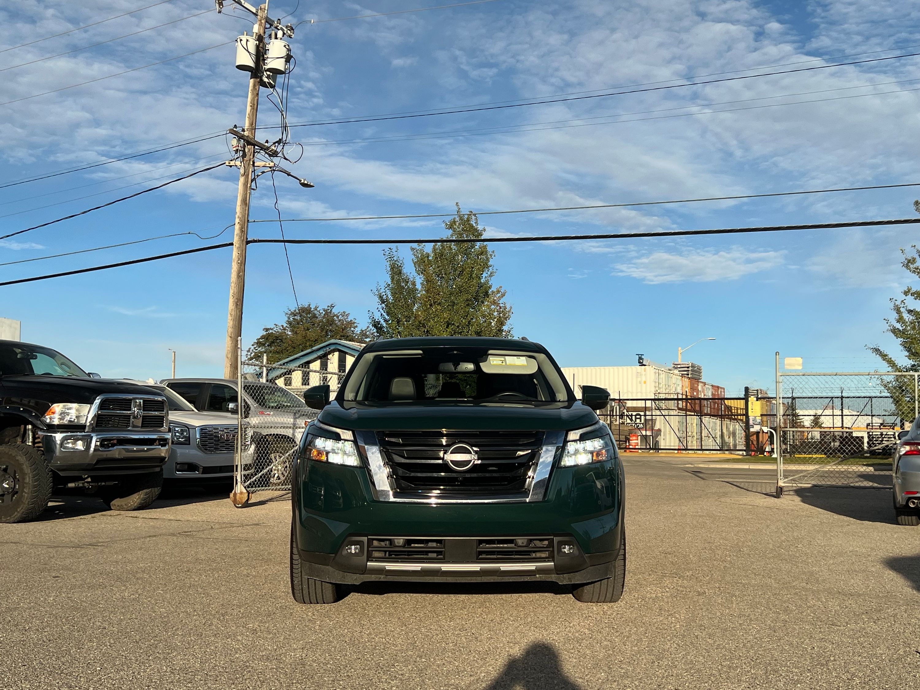 2022 Nissan Pathfinder SL Premium - Image 2