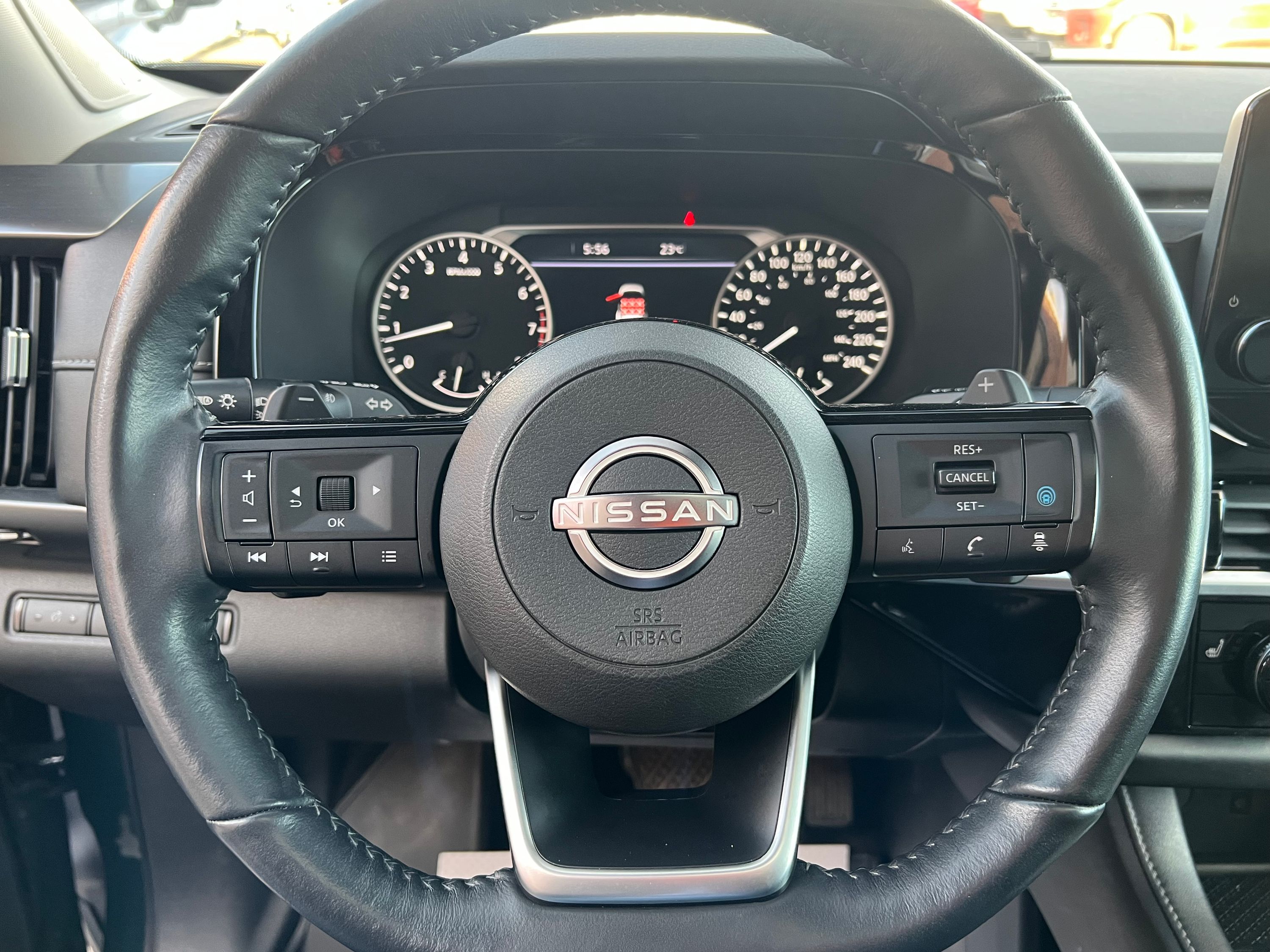 2022 Nissan Pathfinder SL Premium - Image 17