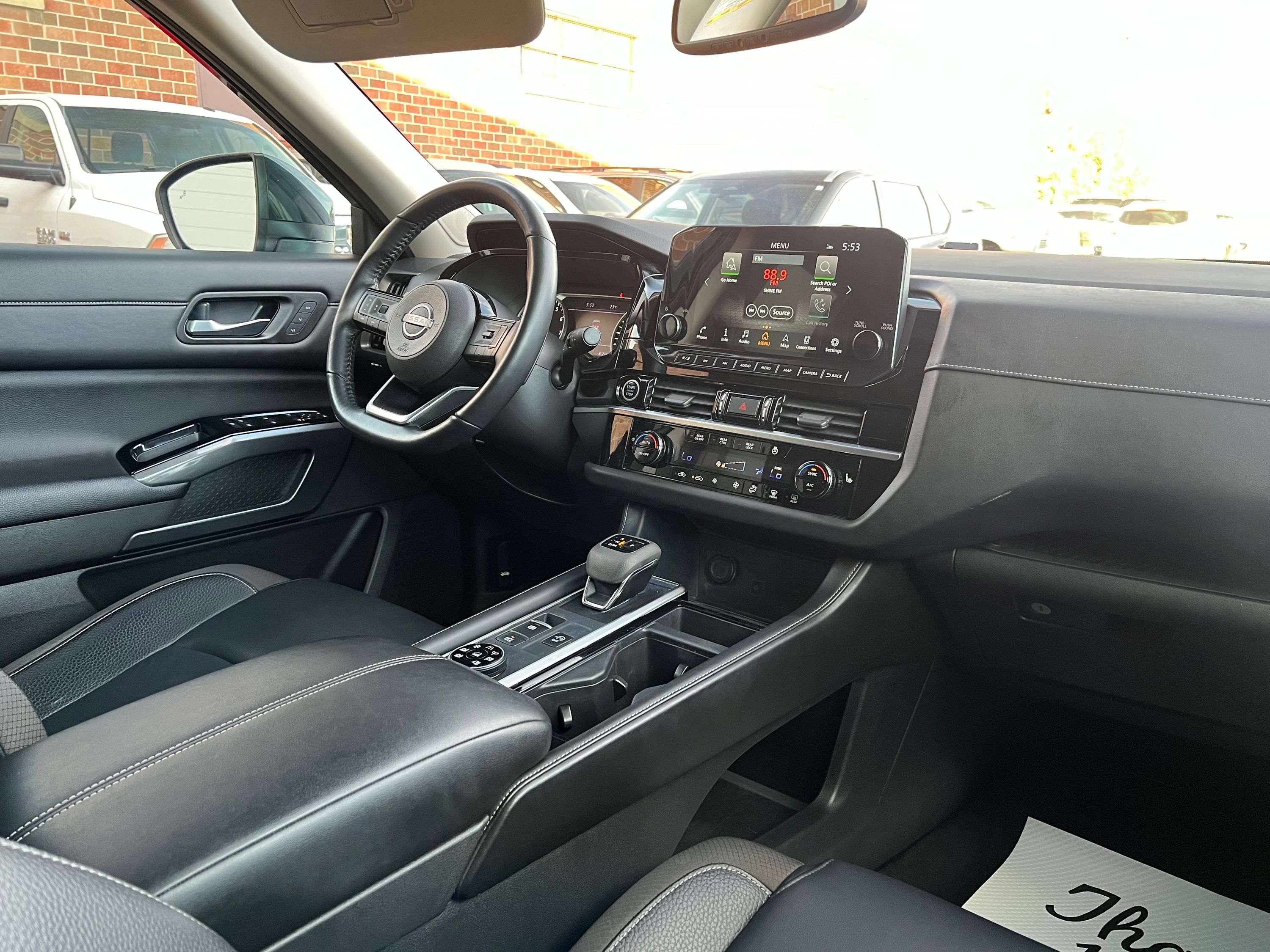 2022 Nissan Pathfinder SL Premium - Image 13