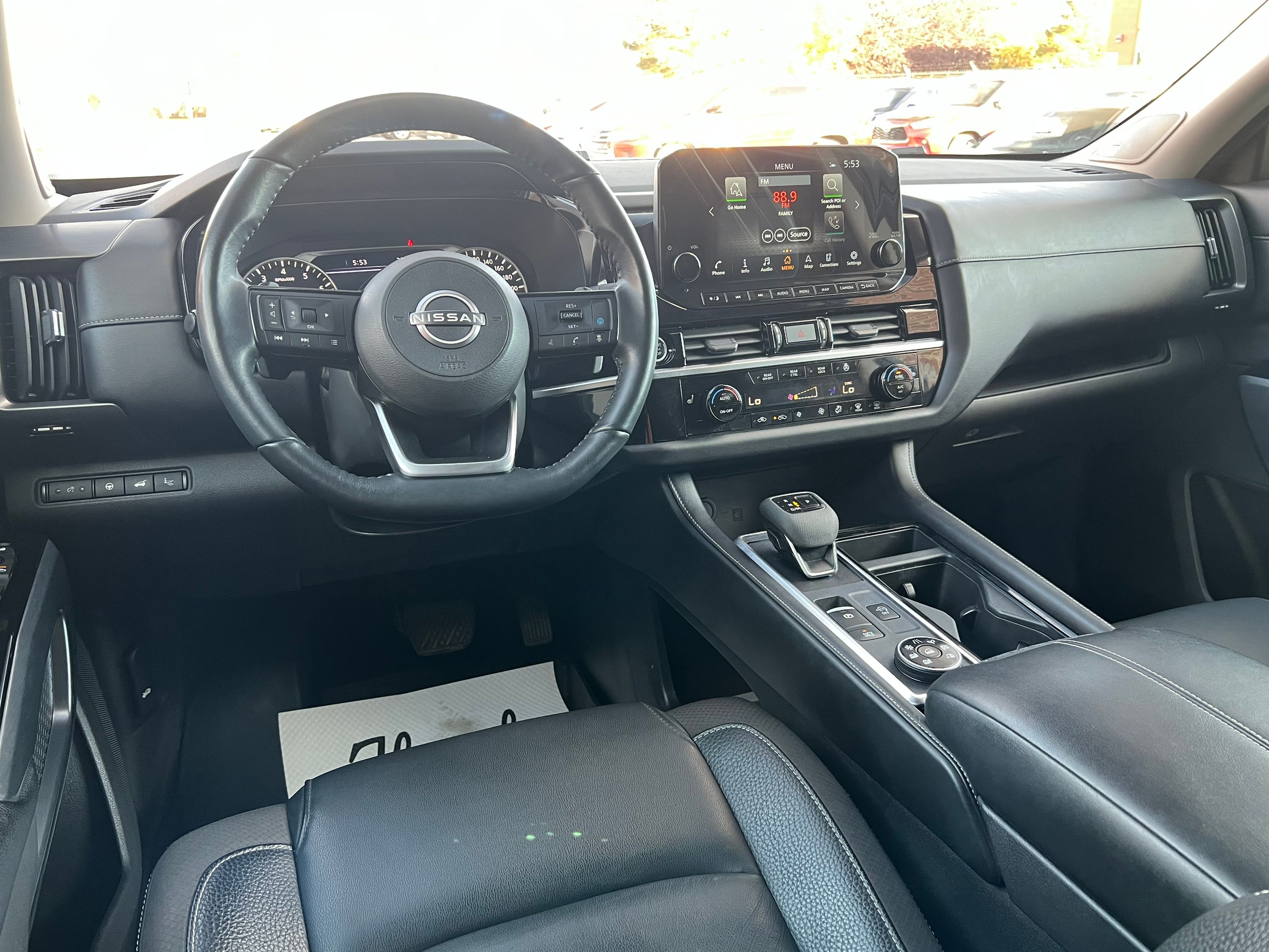 2022 Nissan Pathfinder SL Premium - Image 11