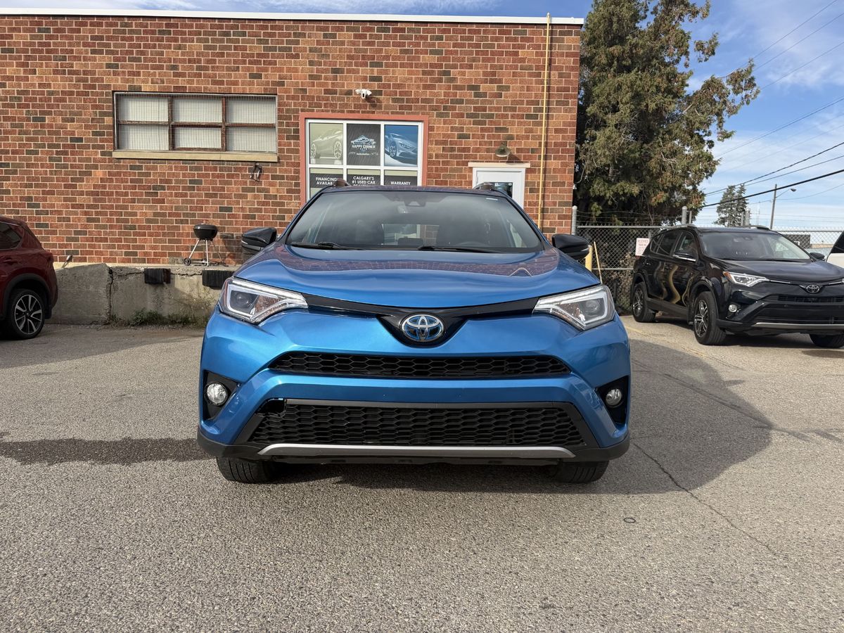 2017 Toyota RAV4 Hybrid SE, photo 2