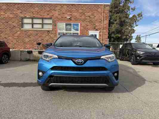 2017 Toyota RAV4 Hybrid SE, photo 2