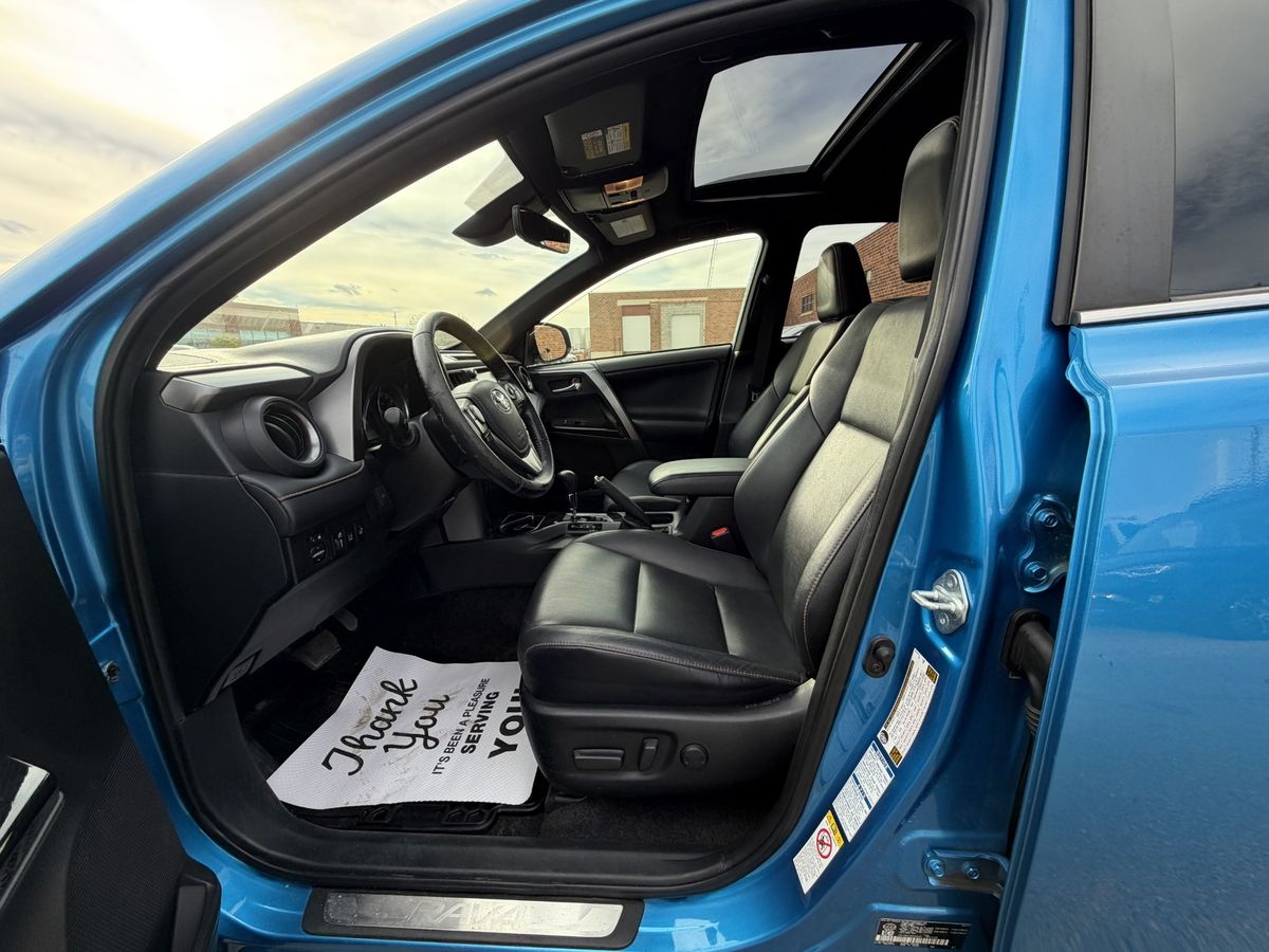 2017 Toyota RAV4 Hybrid SE, photo 11