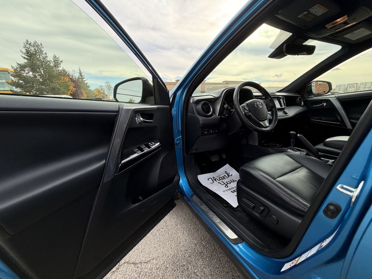 2017 Toyota RAV4 Hybrid SE, photo 9