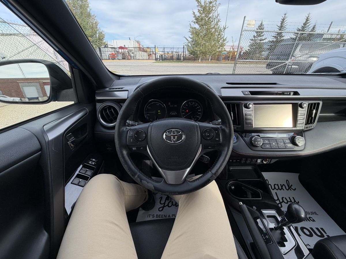 2017 Toyota RAV4 Hybrid SE, photo 23