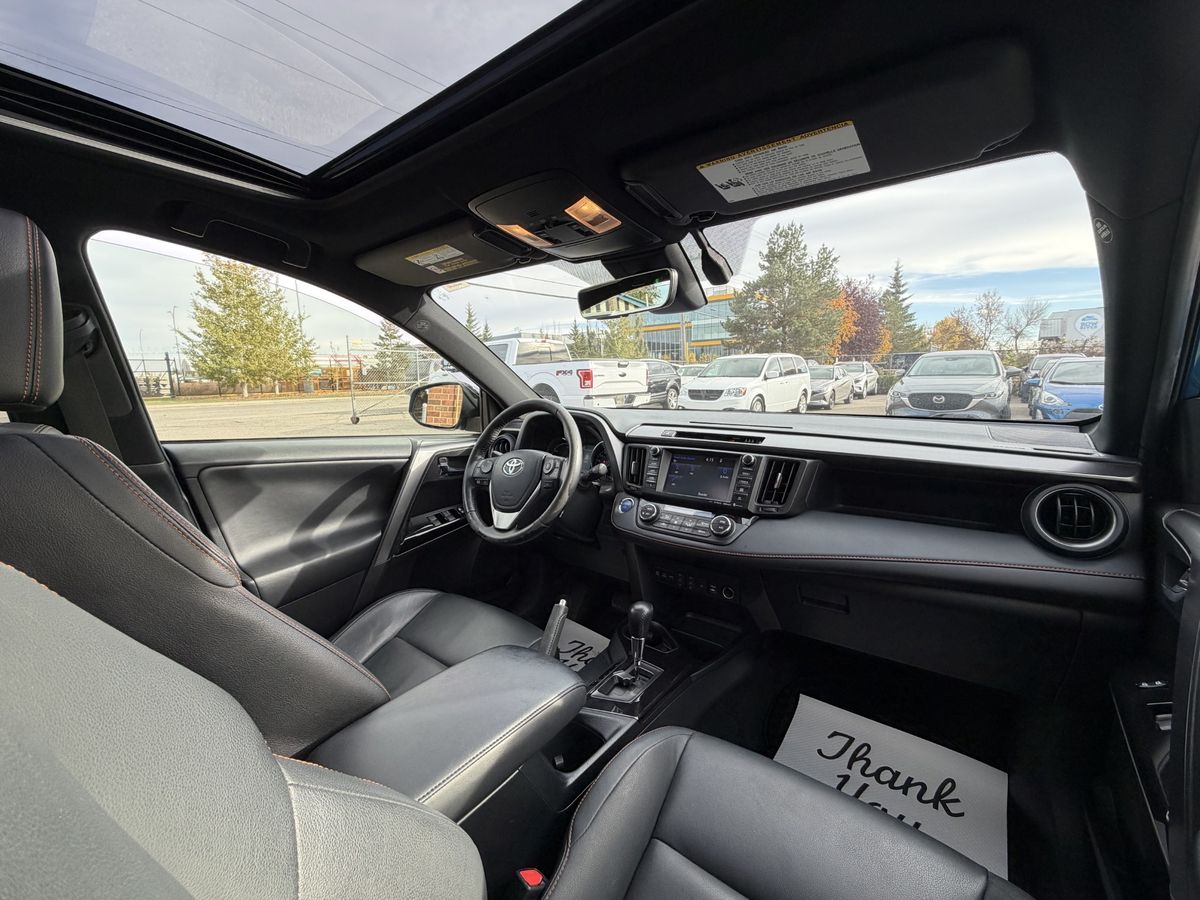 2017 Toyota RAV4 Hybrid SE, photo 16