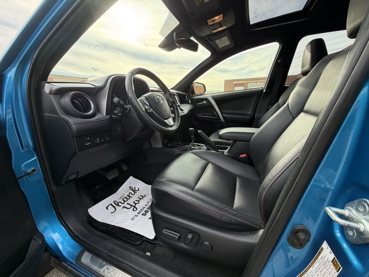 2017 Toyota RAV4 Hybrid SE, photo 10