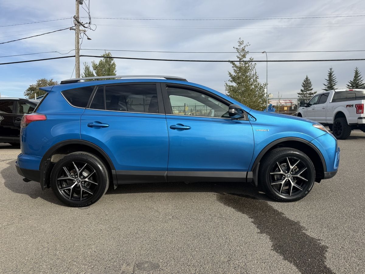 2017 Toyota RAV4 Hybrid SE, photo 4