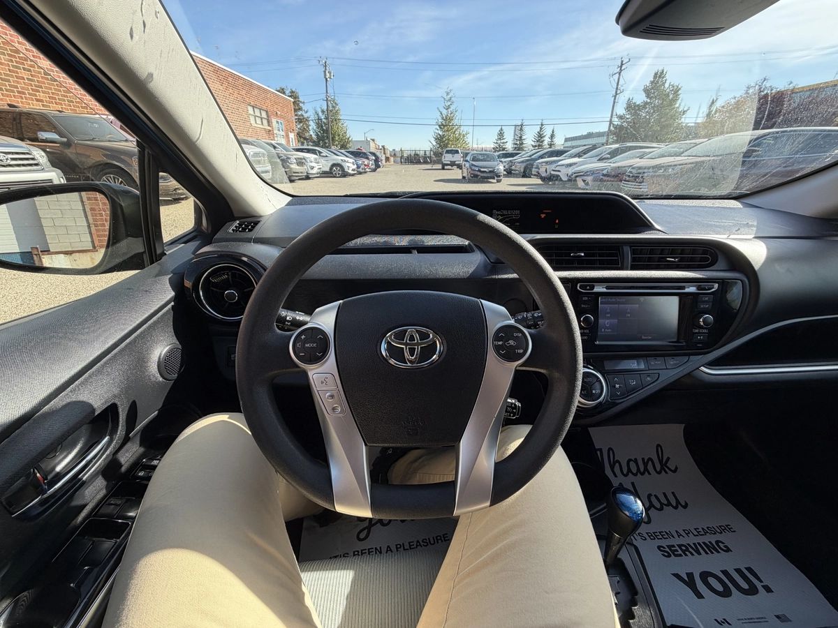 2017 Toyota Prius c Four, photo 18