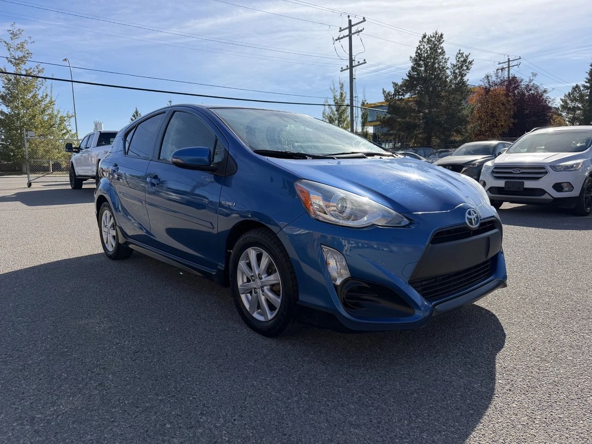2017 Toyota Prius c Four, photo 3