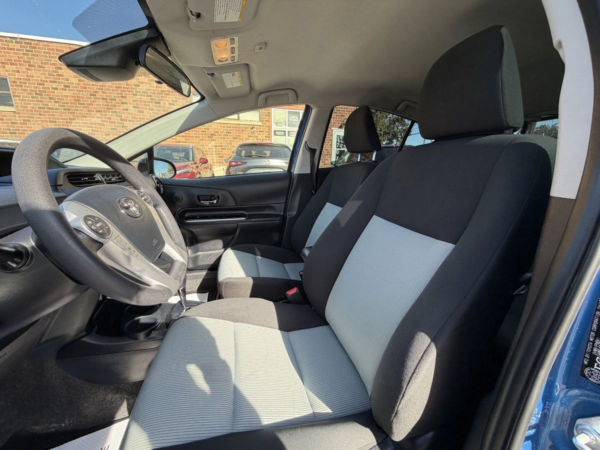 2017 Toyota Prius c Four, photo 12