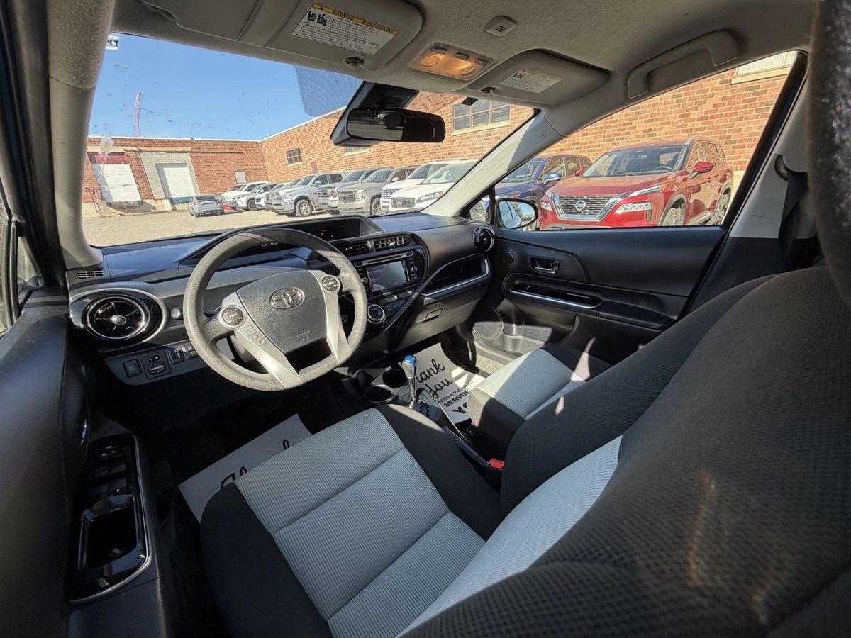 2017 Toyota Prius c Four, photo 15