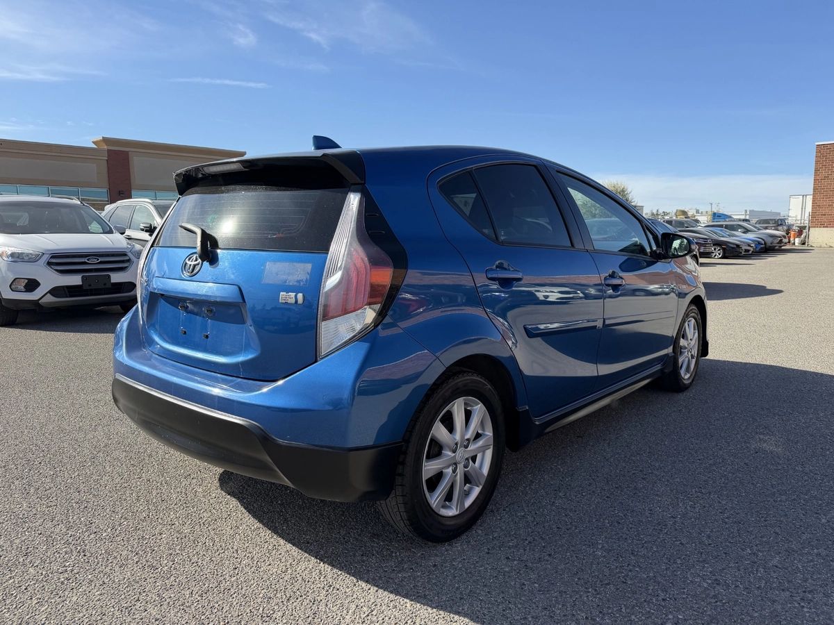 2017 Toyota Prius c Four, photo 5