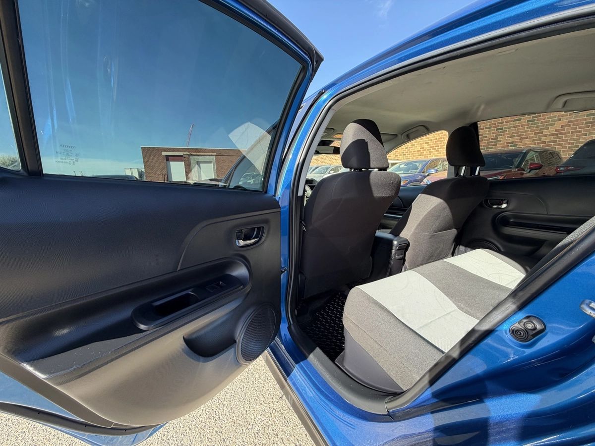 2017 Toyota Prius c Four, photo 13