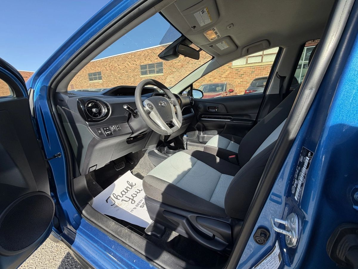 2017 Toyota Prius c Four, photo 10