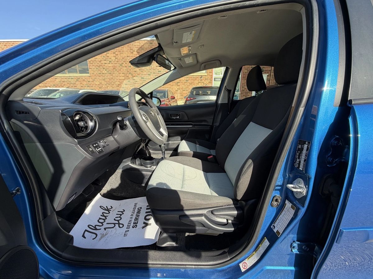 2017 Toyota Prius c Four, photo 11
