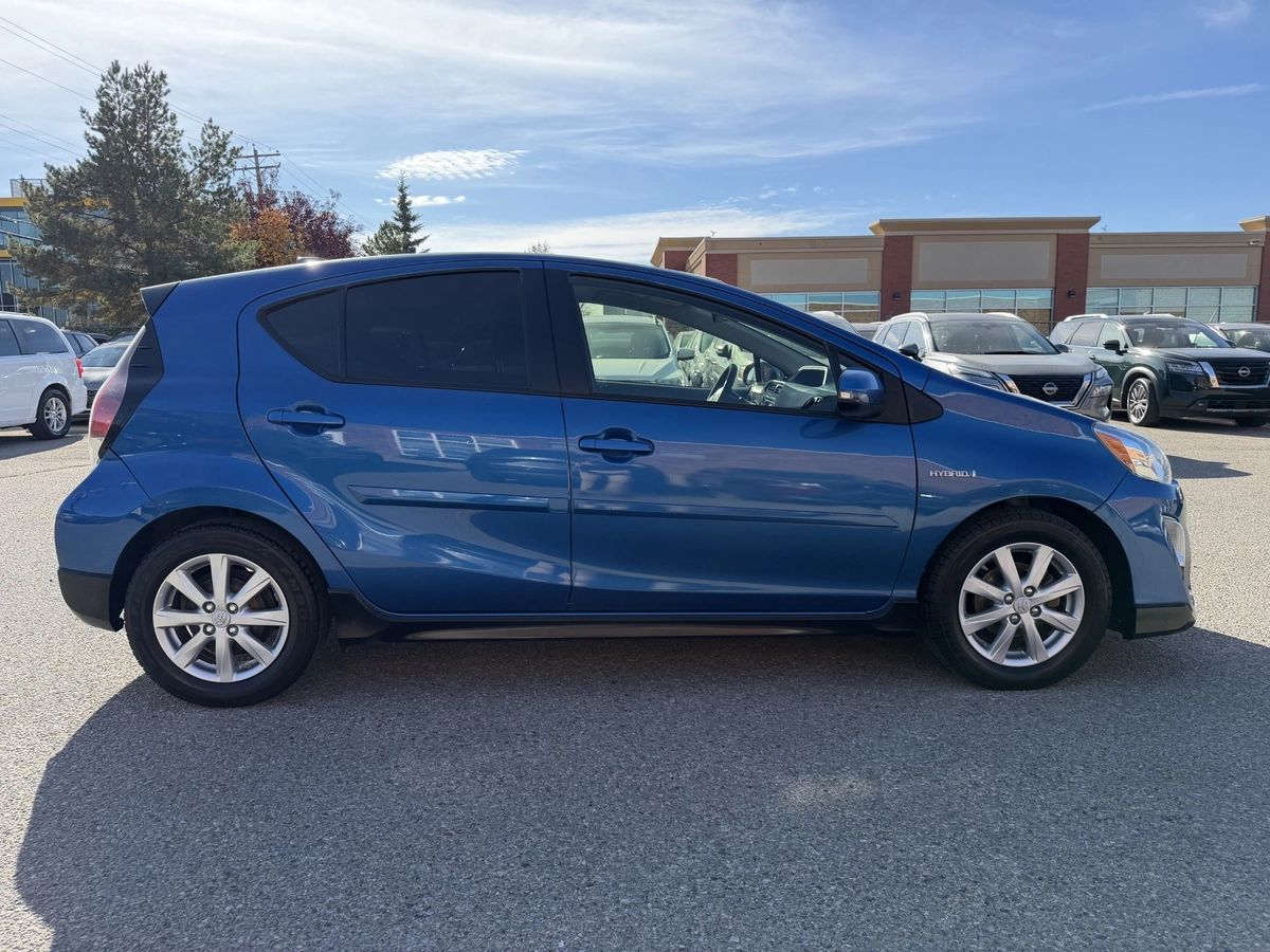 2017 Toyota Prius c Four, photo 4