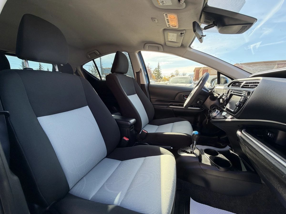2017 Toyota Prius c Four, photo 16