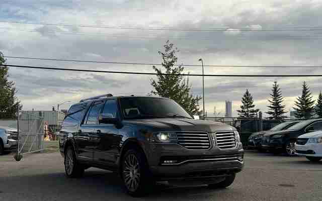 2016 Lincoln Navigator Select - Request more images