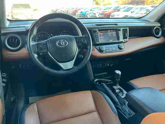 2018 Toyota RAV4 Limited, photo 11